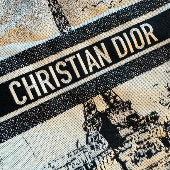 NEW Christian Dior Rare NYC Paris VIP Exclusive Tote Fall 2024 - Picture 8 of 11